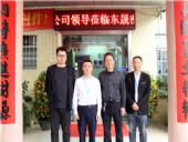 春風(fēng)迎來喜鵲臨，東晟喜迎訪客來；